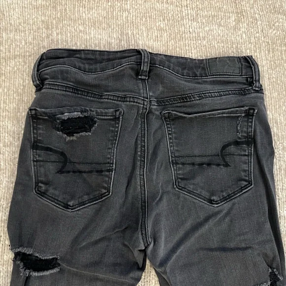 AEO Skinny Extra Stretch Hi-Rise Distressed Jeggings - Size 6 - Picture 5 of 7